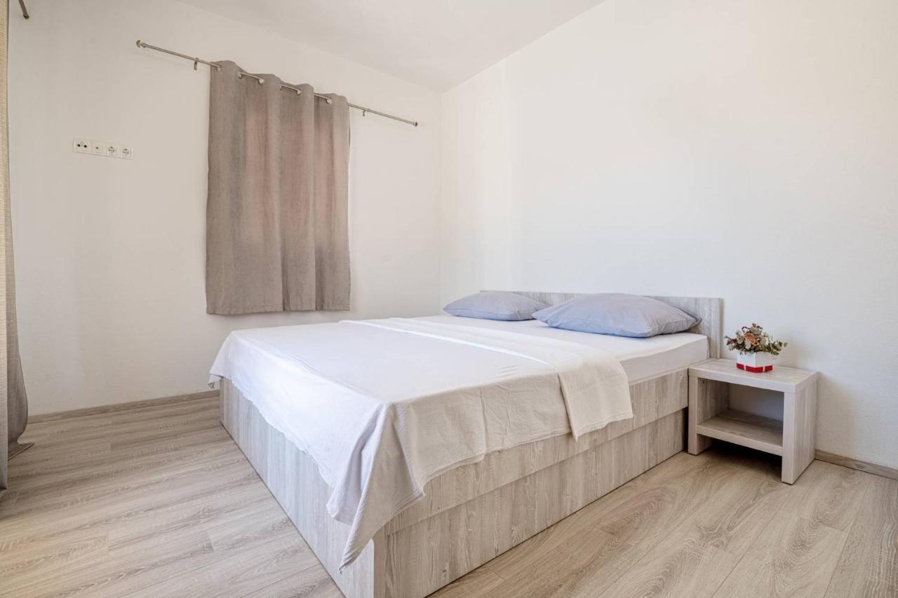 Apartmani Divna Неум Экстерьер фото