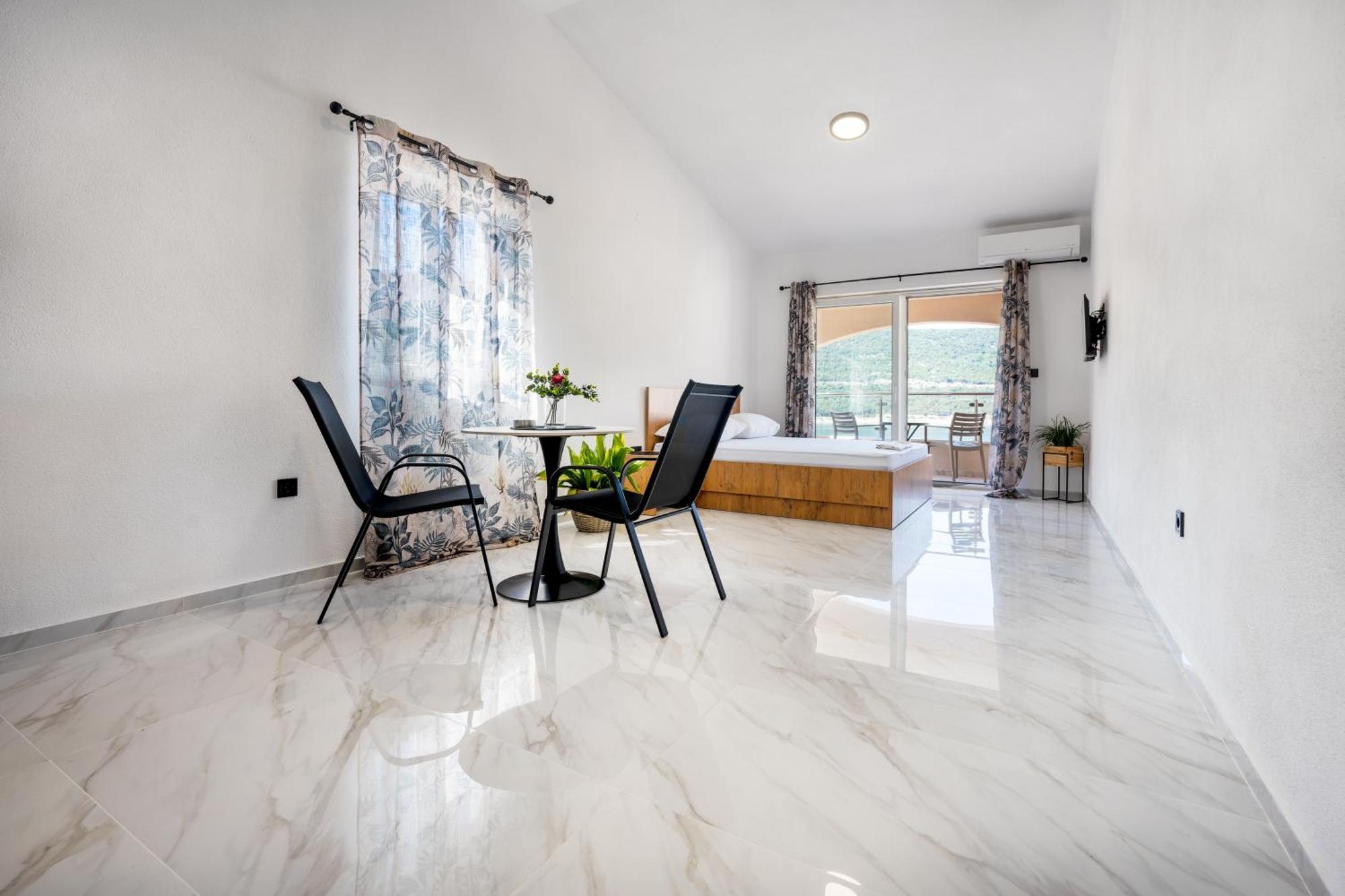 Apartmani Divna Неум Экстерьер фото