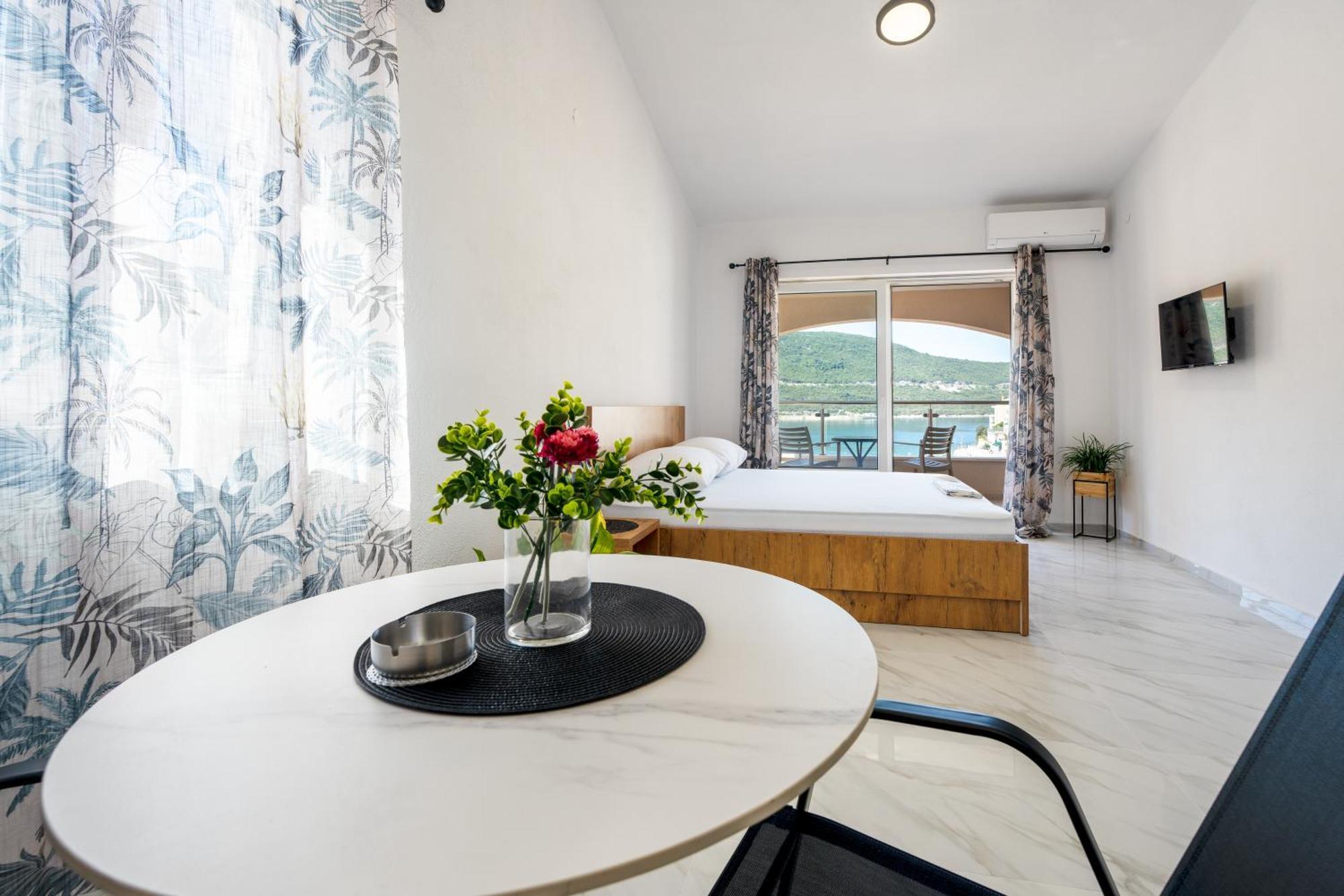 Apartmani Divna Неум Экстерьер фото